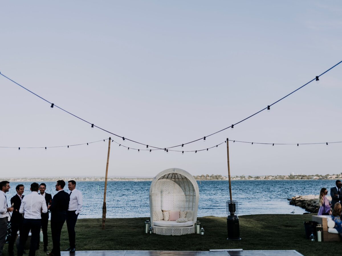 Feature arch daybed